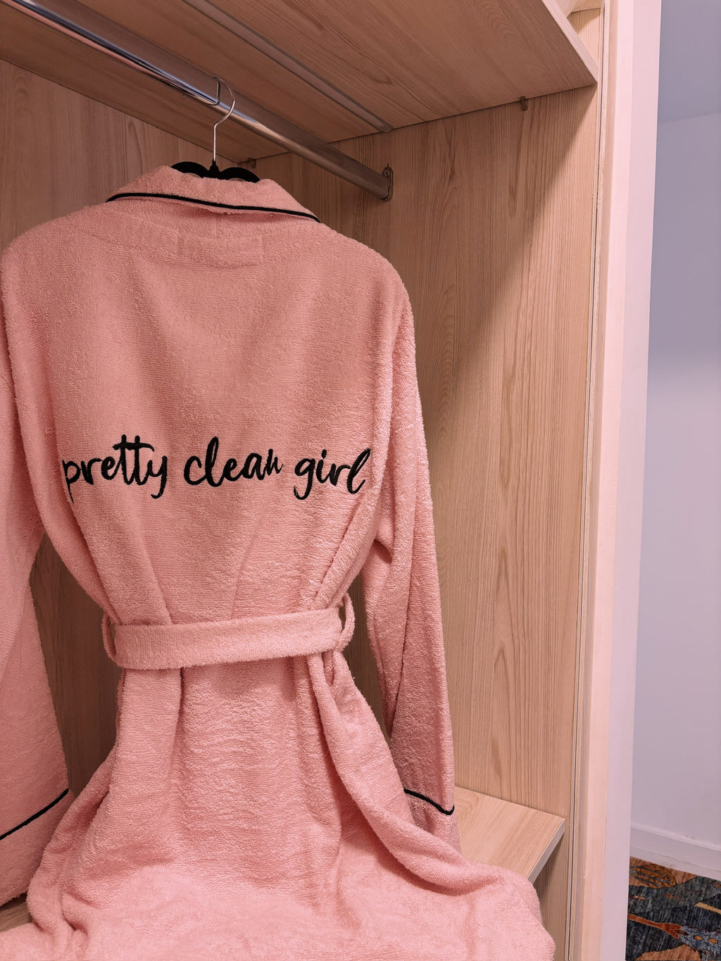 pretty clean bathrobe