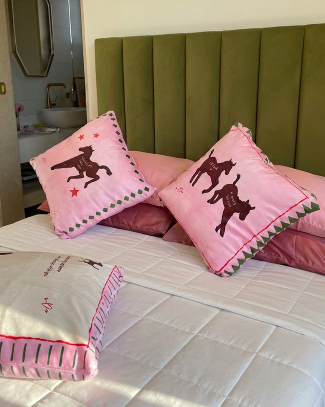 pretty horse cushion covers